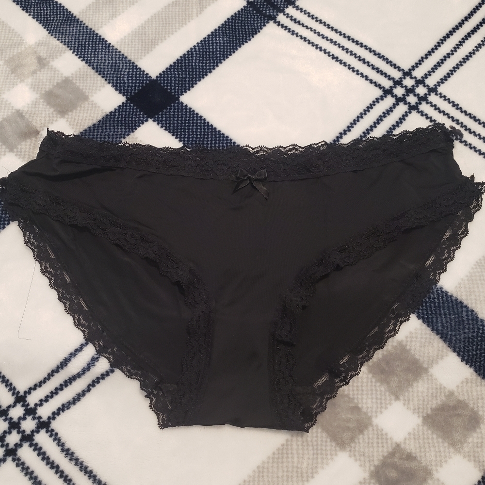 Honeydew lace trim panty